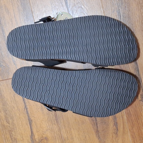 CUTE black sandals! - Picture 2 of 6